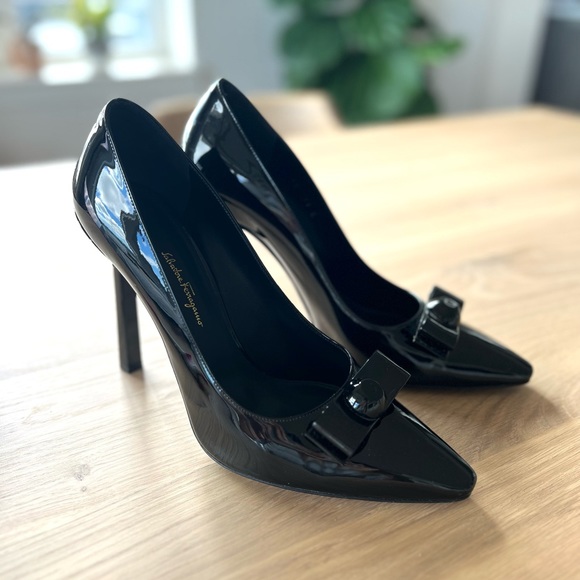 Ferragamo “Vara” Pumps [11 Women’s] - Picture 1 of 13